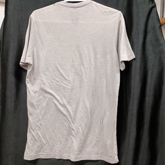 Gray Short Sleeve Tee with Vintage Graphic Design - Picture 11 of 12